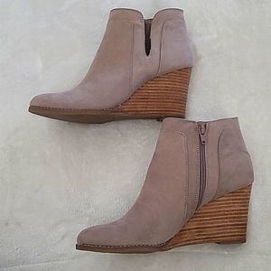 Madden Girl Greteel Wedge Bootie 8.5 Womens  Hidden Heel Beige Closed Toe 3 Boho